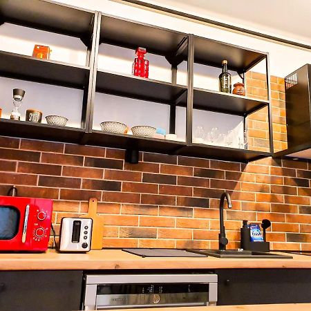 Apartmán Urban Retreat: Industrial Chic 1Br Ap - Heart Of Bukurešť Exteriér fotografie