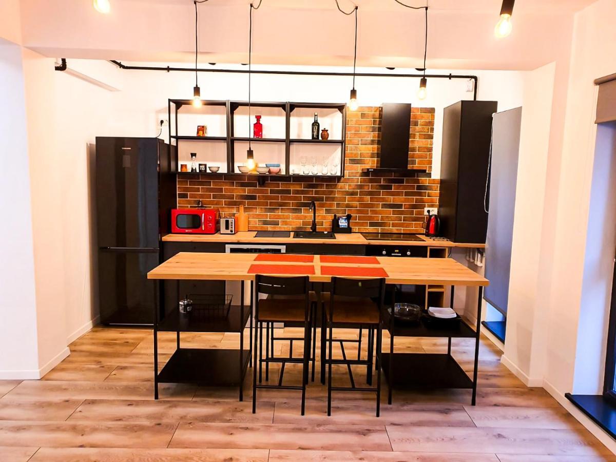 Apartmán Urban Retreat: Industrial Chic 1Br Ap - Heart Of Bukurešť Exteriér fotografie