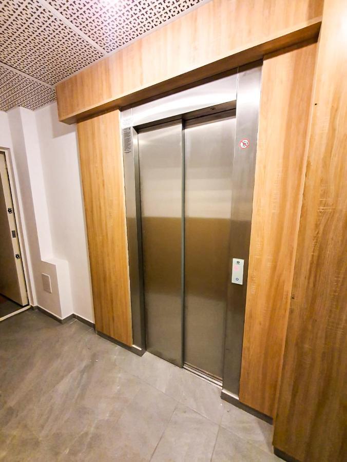 Apartmán Urban Retreat: Industrial Chic 1Br Ap - Heart Of Bukurešť Exteriér fotografie