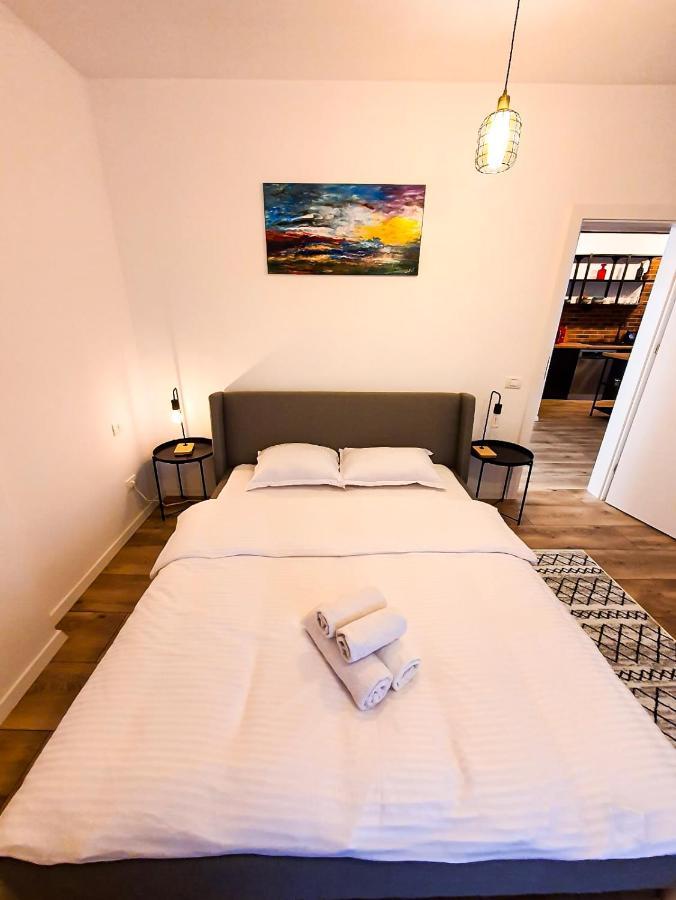 Apartmán Urban Retreat: Industrial Chic 1Br Ap - Heart Of Bukurešť Exteriér fotografie